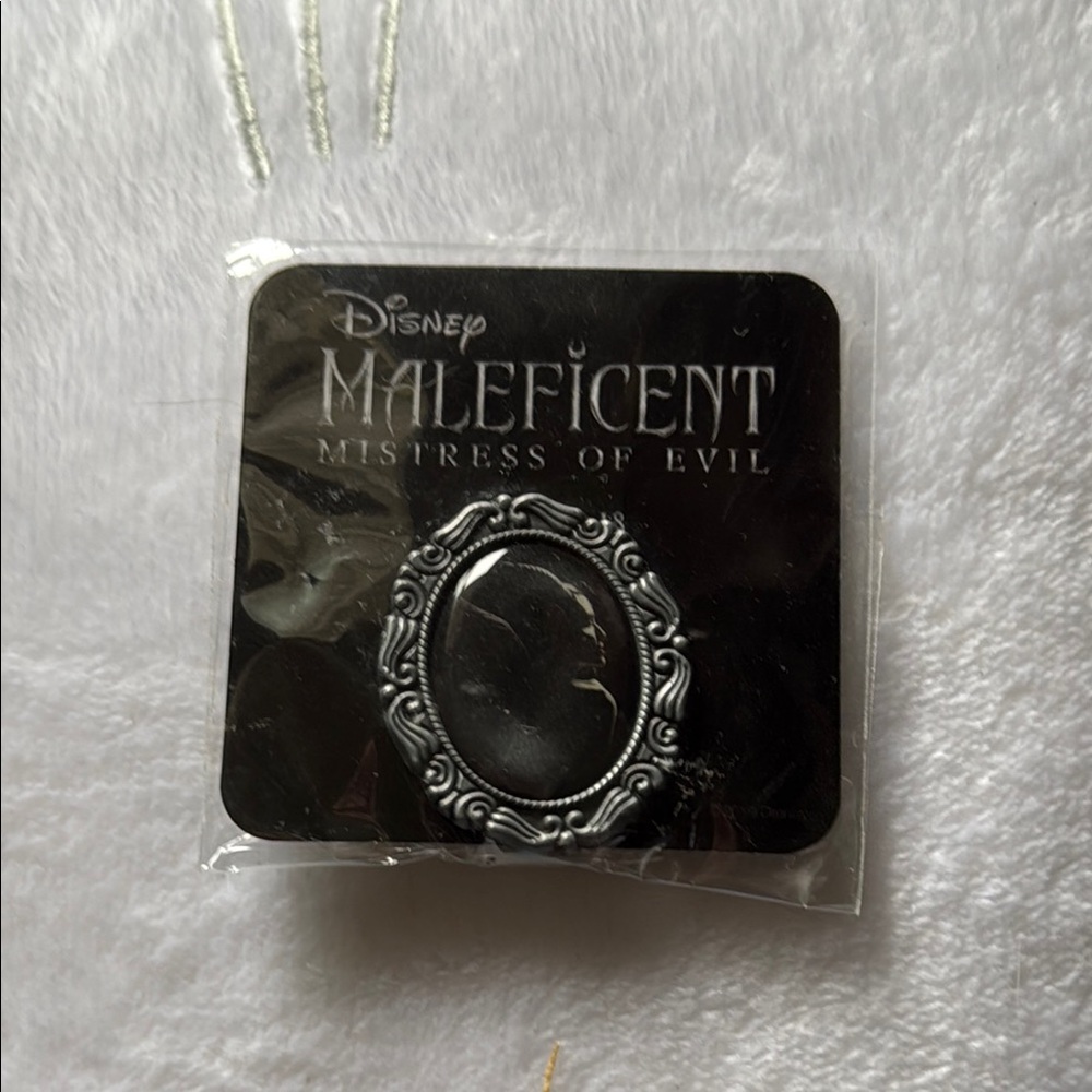 Disney Maleficent Mistress of Evil Brooch new